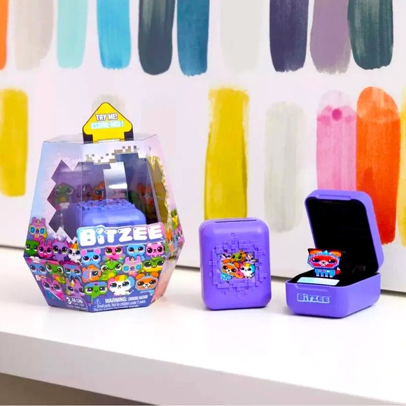 Bitzee NIB - Interactive Digital Pet HOT SELLING TOY FOR THE HOLIDAYS - Picture 2 of 10